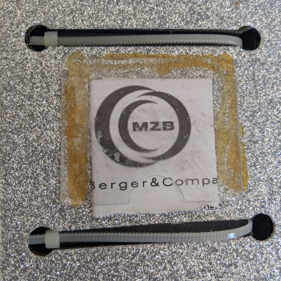 Saché Mother of pearl faced watch - Picture 6 of 6